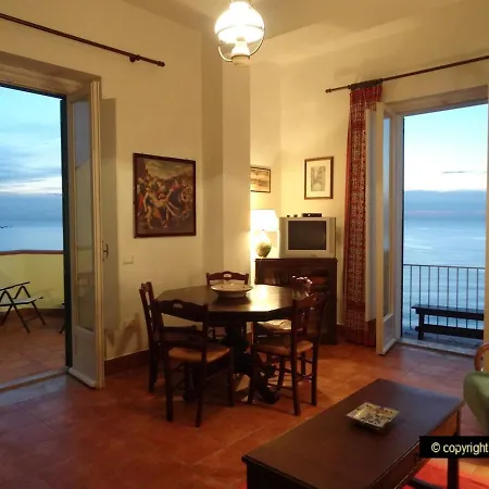- Exclusive In The Old Town Sea View Apartment Tropea