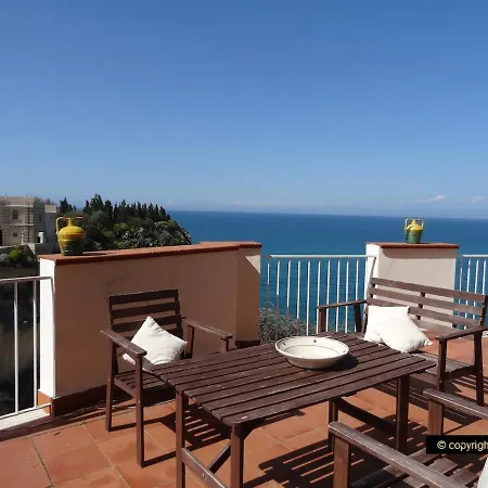 - Exclusive In The Old Town Sea View Apartment Tropea